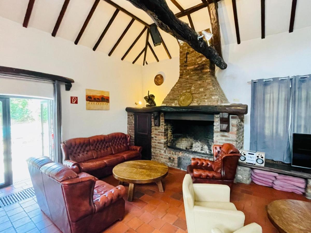 Magnificent Farmhouse In Sint Joost Bagian luar foto