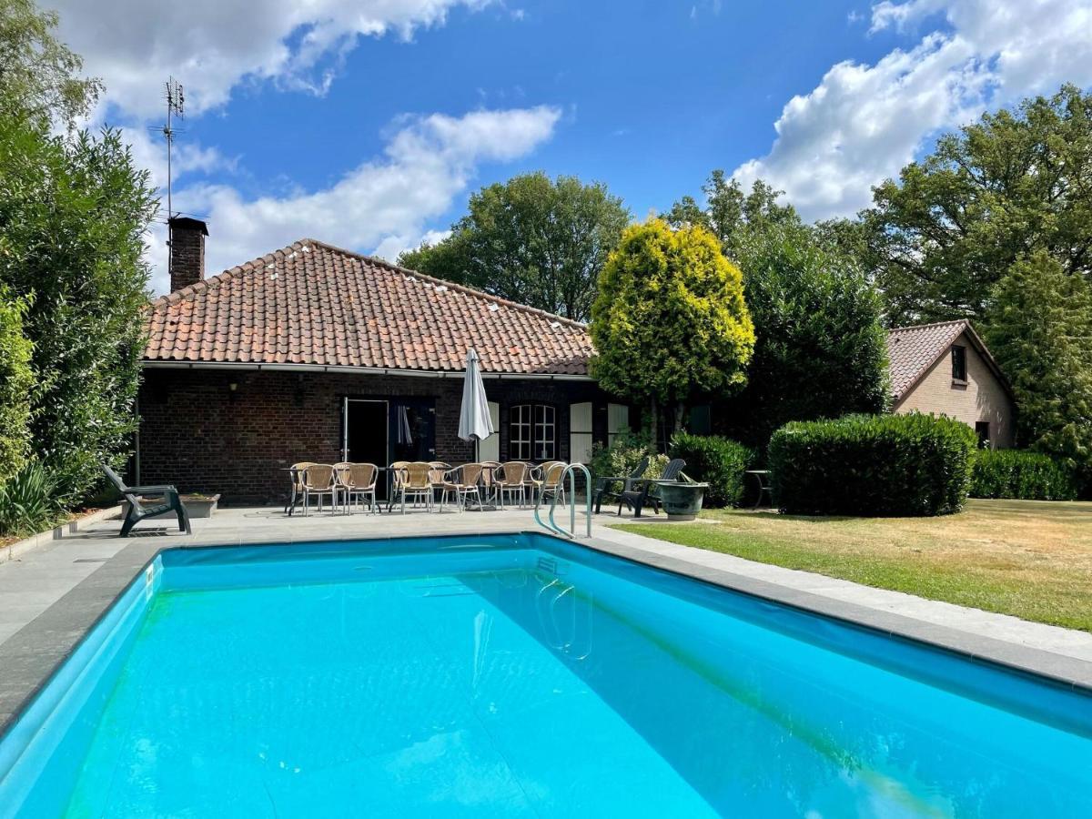 Magnificent Farmhouse In Sint Joost Bagian luar foto