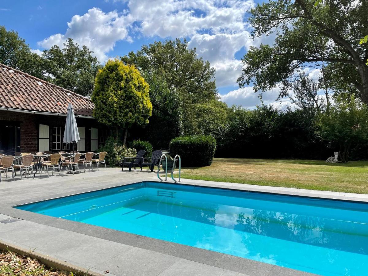 Magnificent Farmhouse In Sint Joost Bagian luar foto