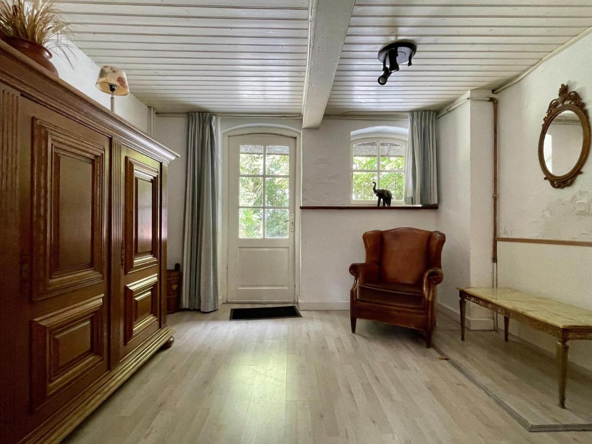 Magnificent Farmhouse In Sint Joost Bagian luar foto